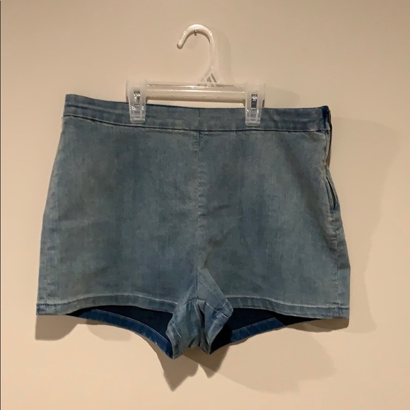 Free People High-Waisted Light Denim Jean Shorts - Women’s Size 30 - Picture 2 of 3